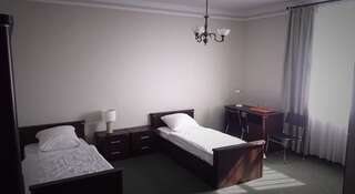 Гостиница Гостевой Дом на Каштановой Калининград Улучшенный двухместный номер с 2 отдельными кроватями-1