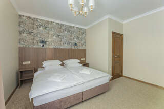 Гостиница На Каштановой Калининград Улучшенный номер с кроватью размера «king-size» или 2 отдельными кроватями-5